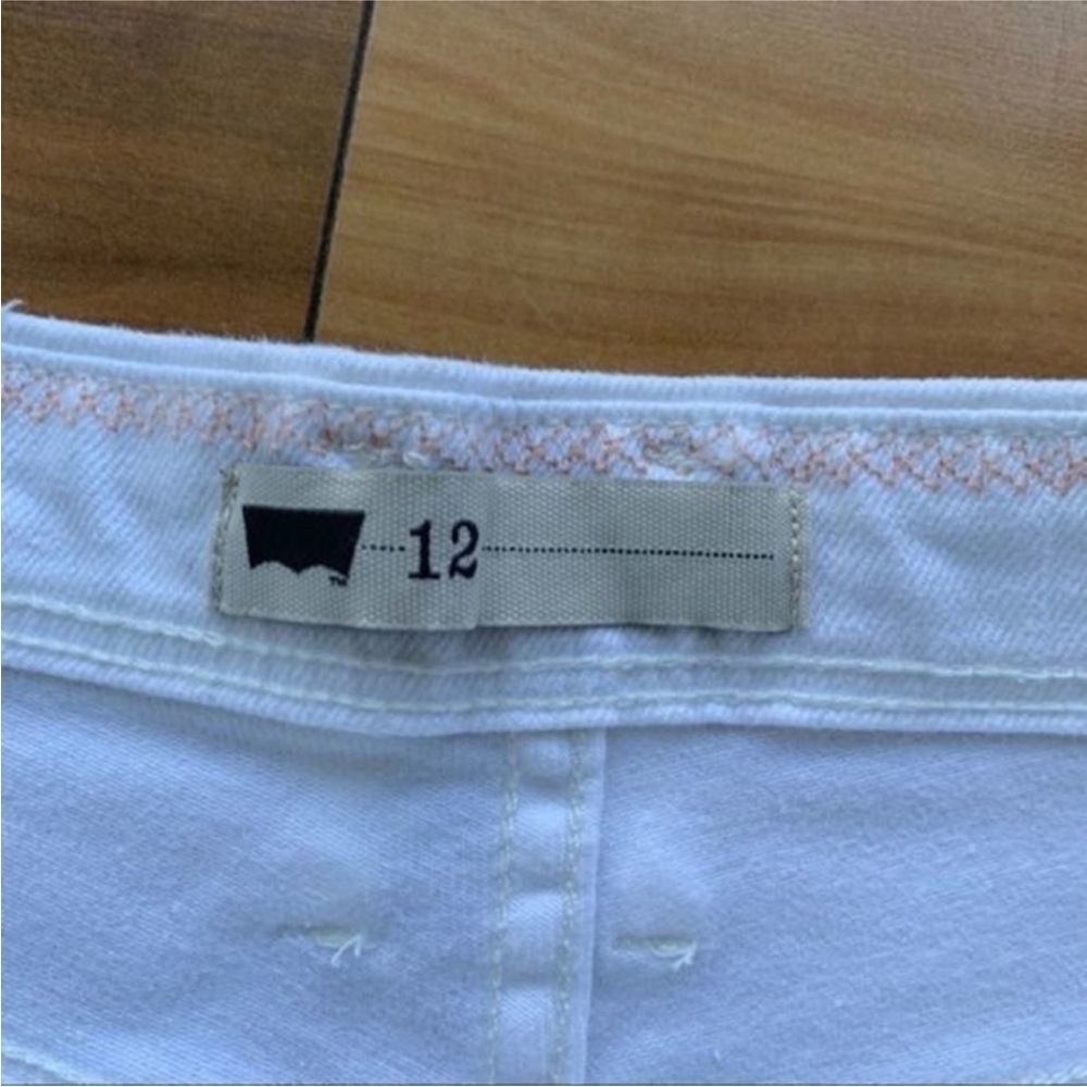 Levi’s white denim shorts 12 - Picture 3 of 7